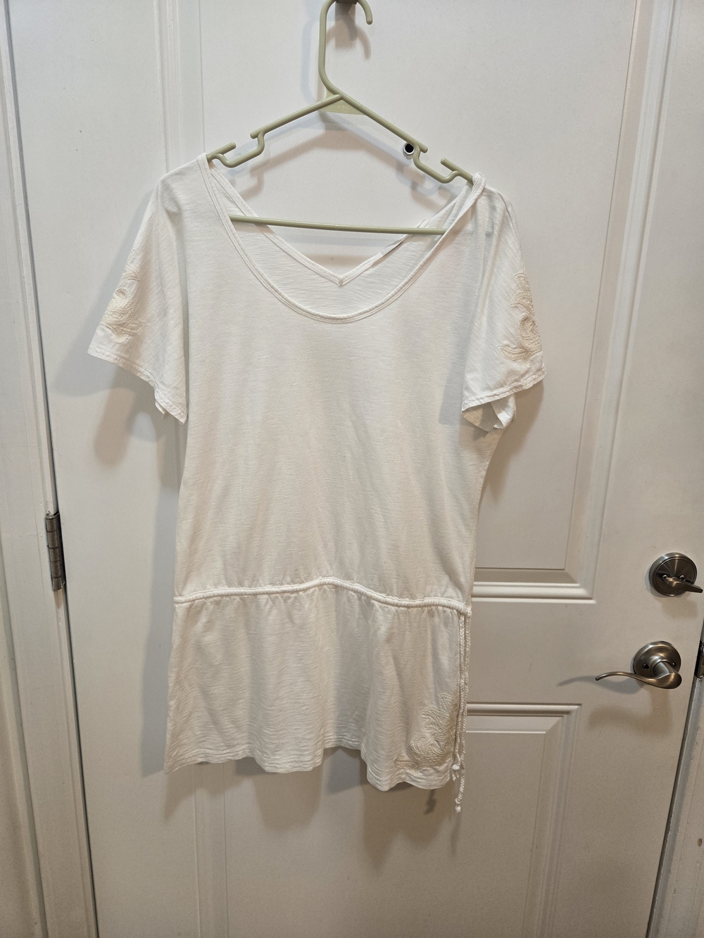 Athleta White Short Sleeve Tunic with V-Neck